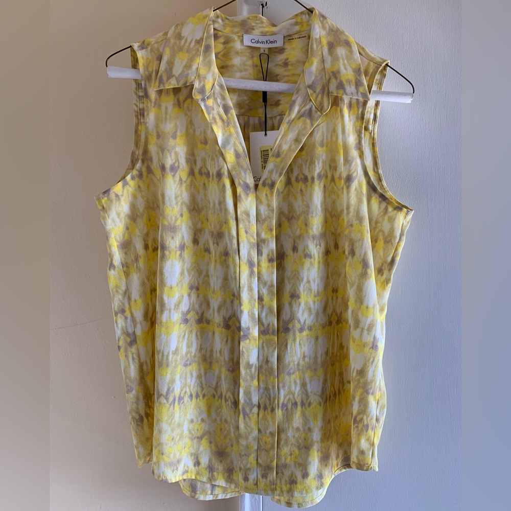 Brand new ladies sleeveless blouse